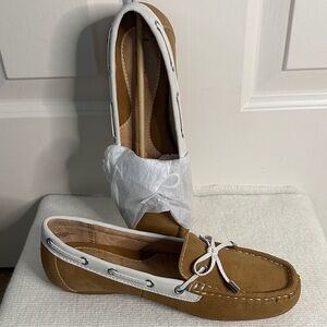 b.o.c. Carolann Women's Tan and White loafers